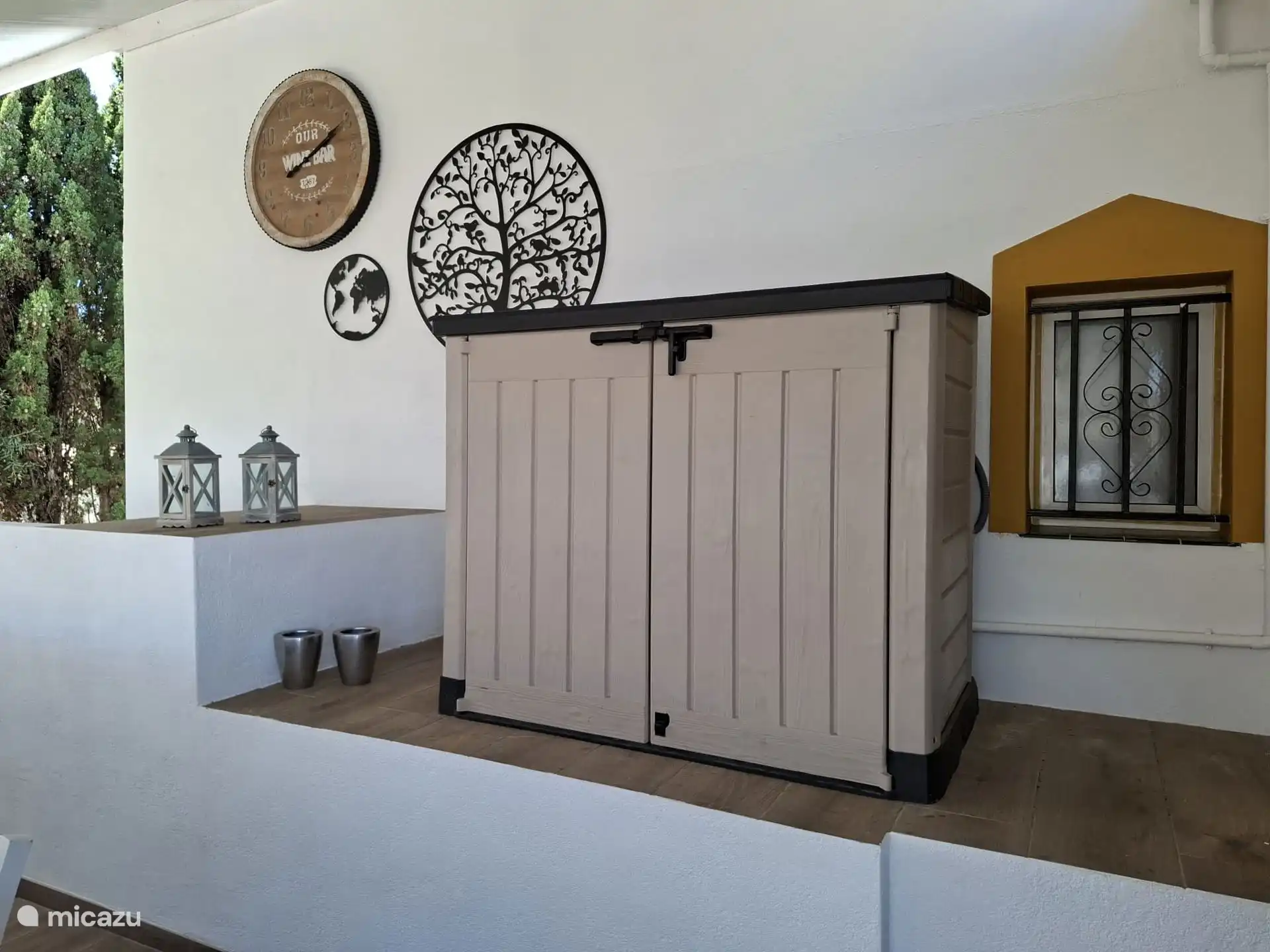 Refrigerator and washing machine