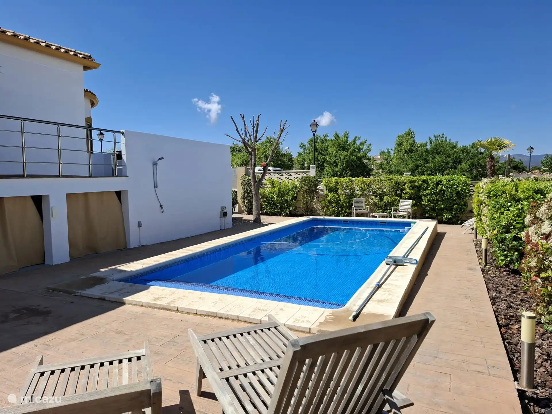 Swimming pool 8 x 4 meters with stairs in width