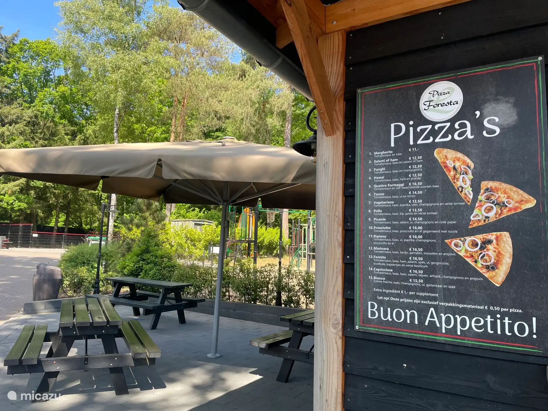 Delicious pizzas! There is also a restaurant and chip shop