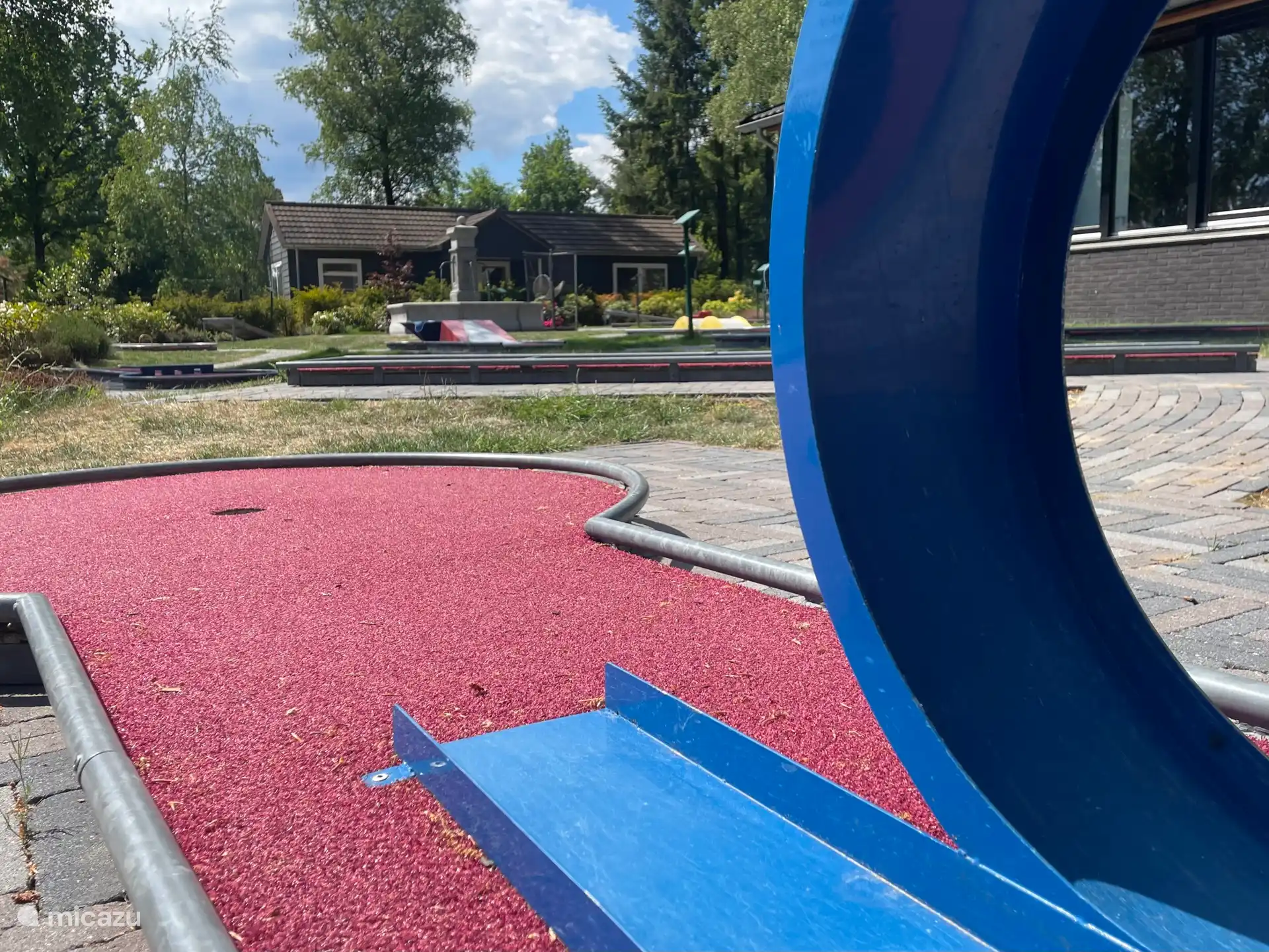 Miniature golf, tennis, bicycle rental and a super entertainment program during the holidays