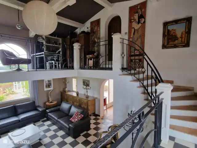 Villa la Lanterne | France, Côte d'Azur, Le Plan-de-la-Tour - villa Escalier menant au loft au 1er étage avec bureau et couchage pour 2 personnes