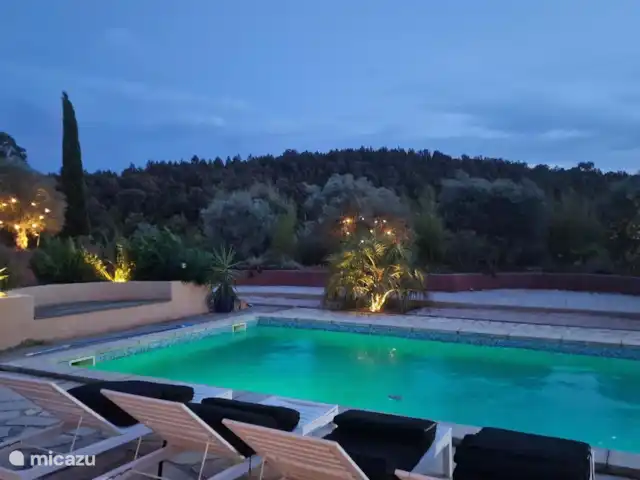Villa la Lanterne | France, Côte d'Azur, Le Plan-de-la-Tour - villa Photo du soir avec éclairage jardin et piscine