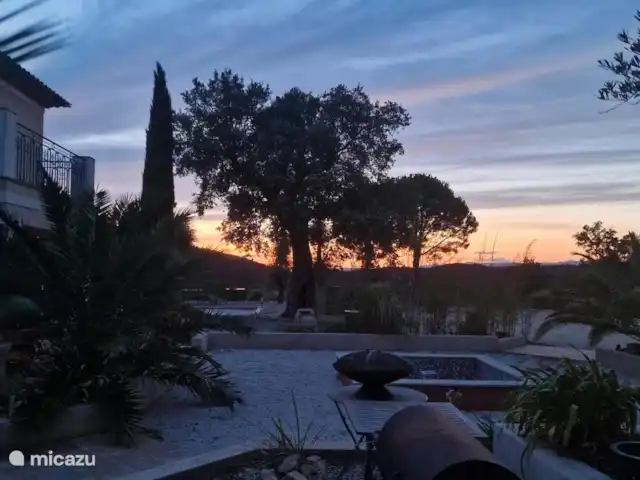 Villa la Lanterne | France, Côte d'Azur, Le Plan-de-la-Tour - villa Photo de soleil couchant avec fontaine
