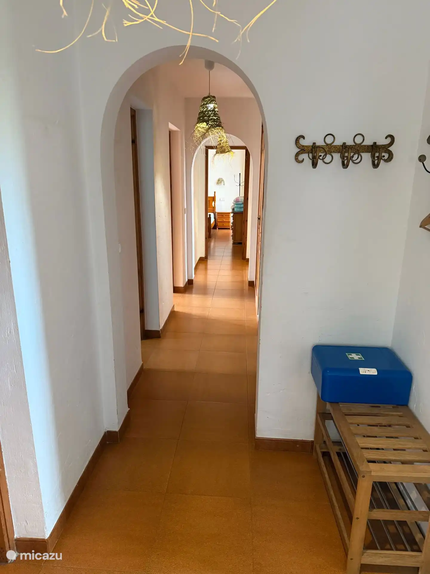 Die Halle: Ihr herzlicher Empfang und funktionaler Durchgang.