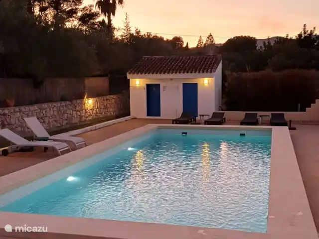 Location de Vacances Espagne, Costa de Valencia, Ontinyent, chambres d'hôtes - Casa Vitalidad piscine le soir