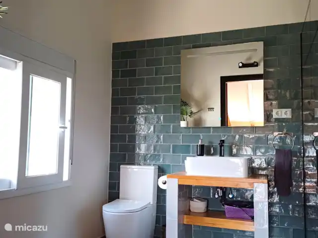 Location de Vacances Espagne, Costa de Valencia, Ontinyent, chambres d'hôtes - Casa Vitalidad Salle de bain violeta
