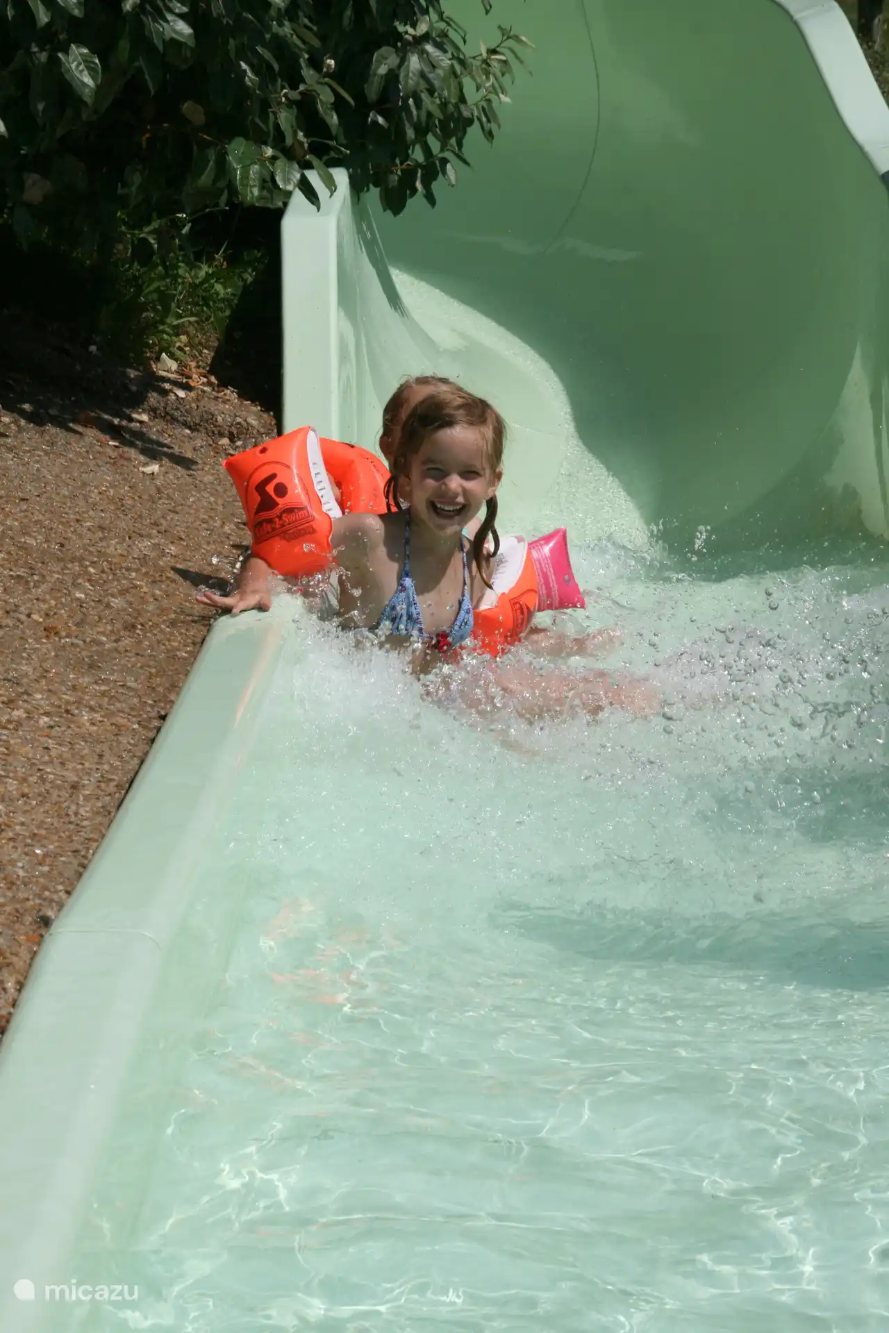 Diversi&#243;n en el tobog&#225;n.