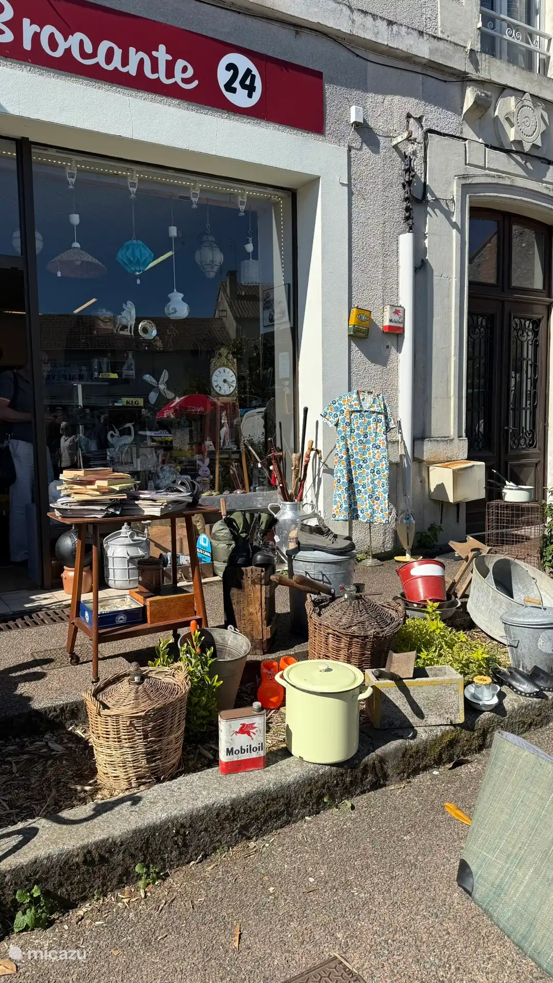 1 de las deliciosas tiendas de brocante de la zona.