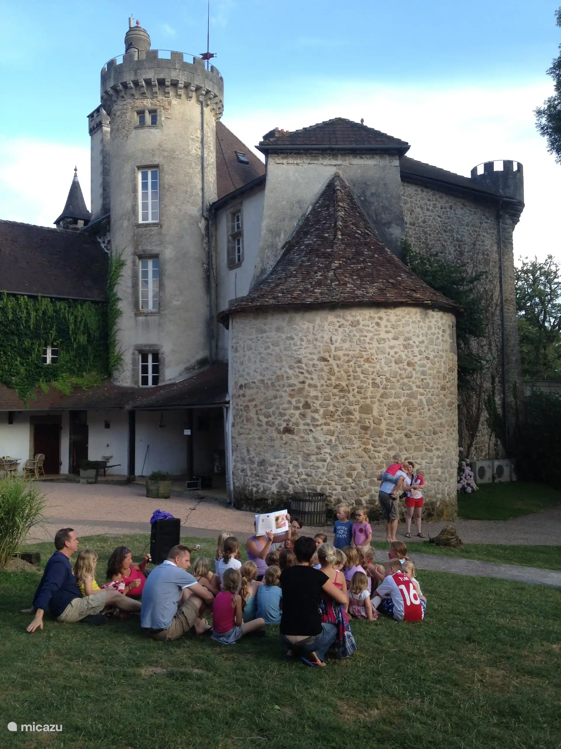 Entretenimiento para los j&#243;venes a cargo del equipo de animaci&#243;n. 