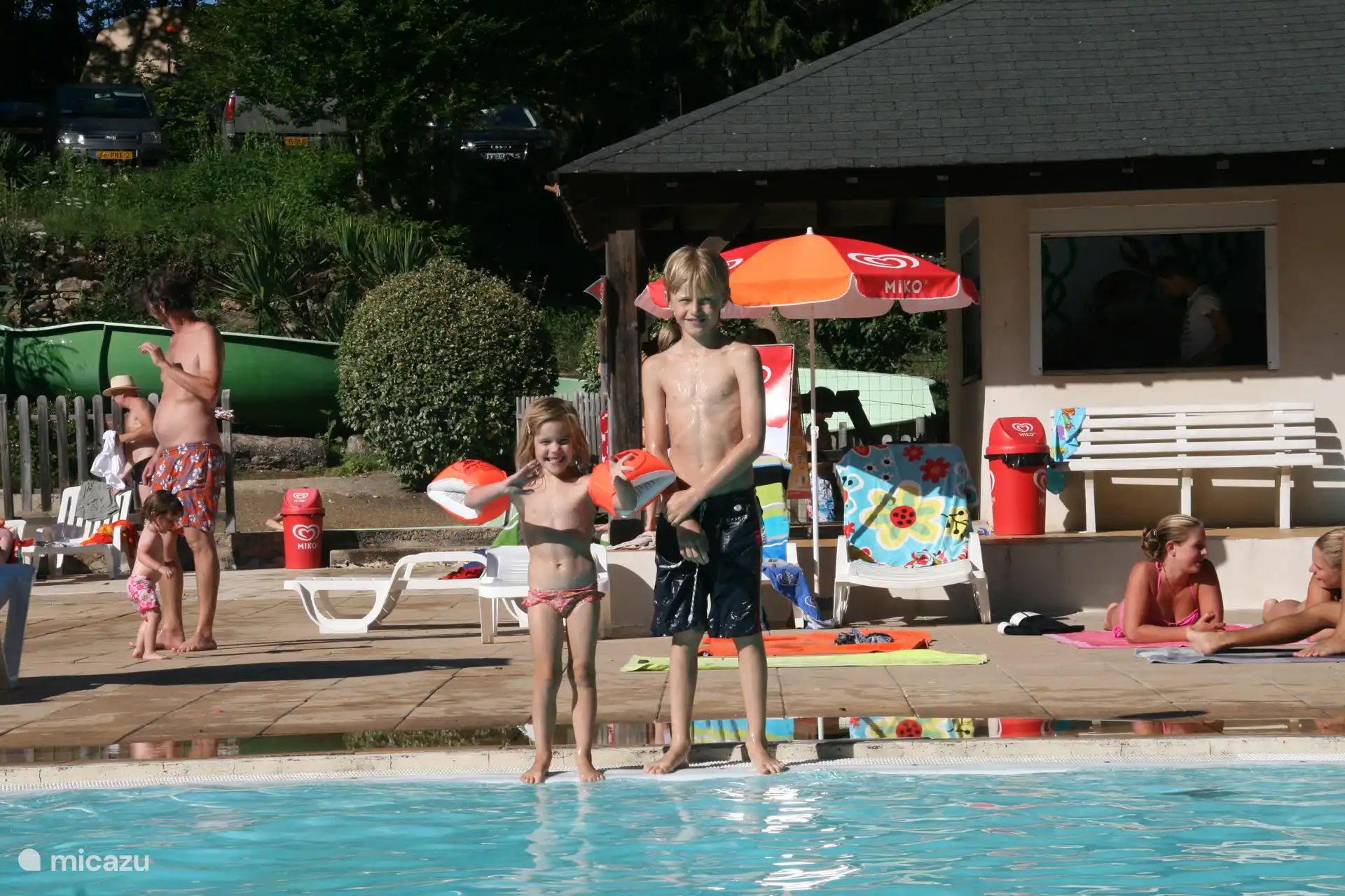 Disfruta de la piscina. 