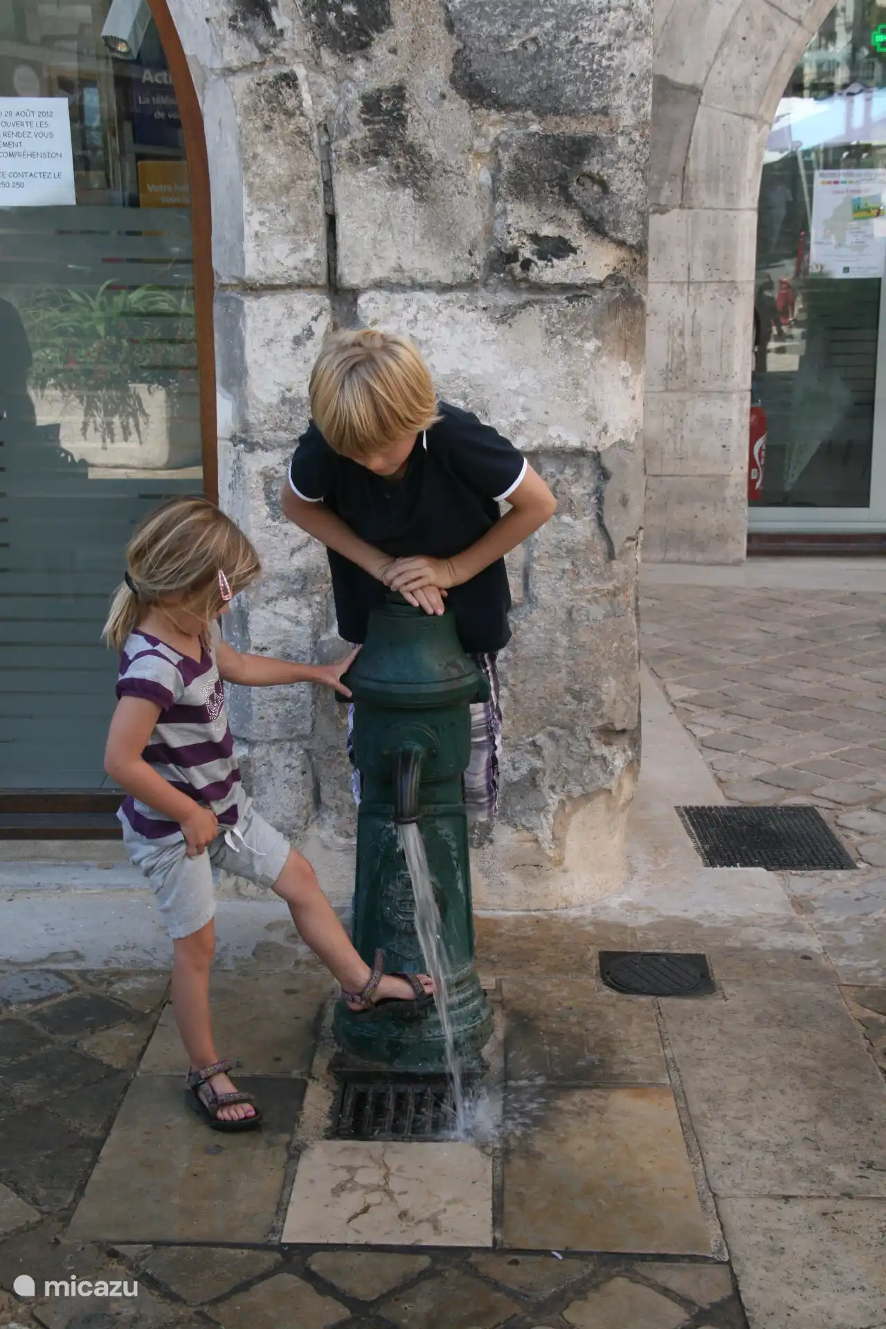 Refr&#233;scate en uno de los pueblos cercanos.