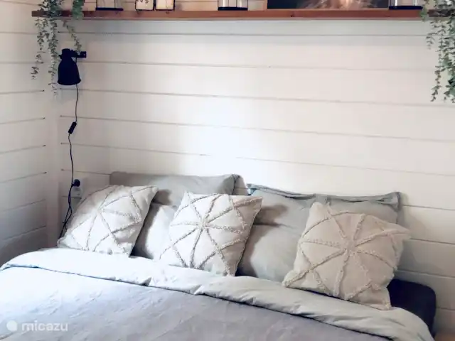 chalet huren in Frankrijk, Dordogne, Champs-Romain – Mooi Chalet B7 Verdoyer in Dordogne De ouderslaapkamer met ruim tweepersoonsbed.