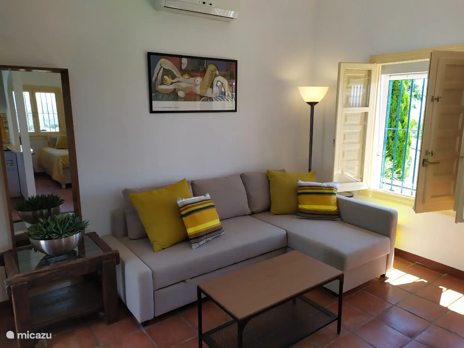 The comfortable sitting area, also sofa bed.