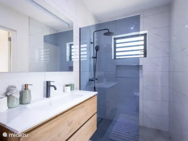 Mambo To Be | Curaçao, Curaçao-Centre, Willemstad - appartement Salle de bain 1