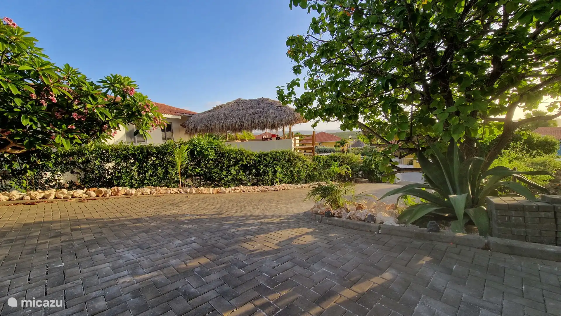 Allée privée spacieuse 