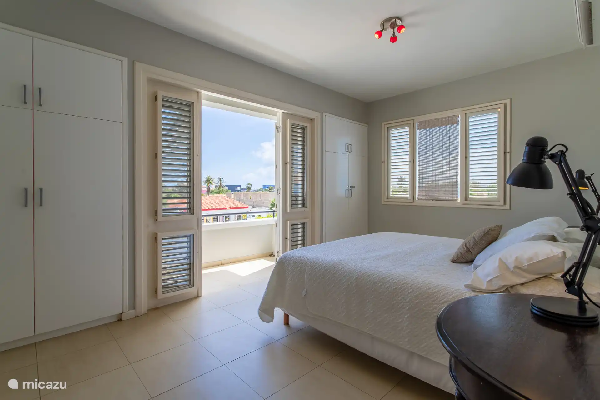 Main bedroom at the back of the apartment with view on the pool.