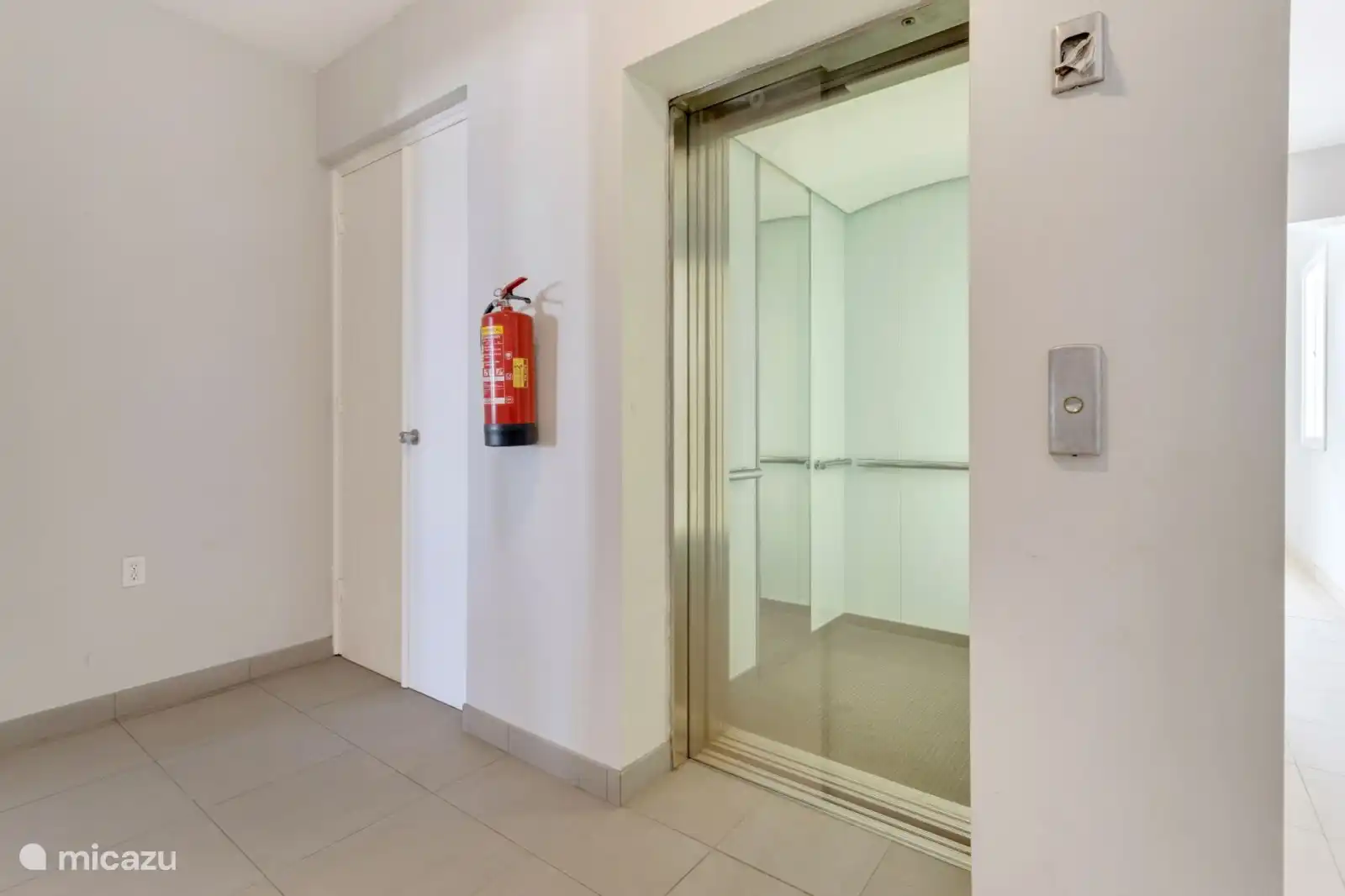 Er is een lift aanwezig.