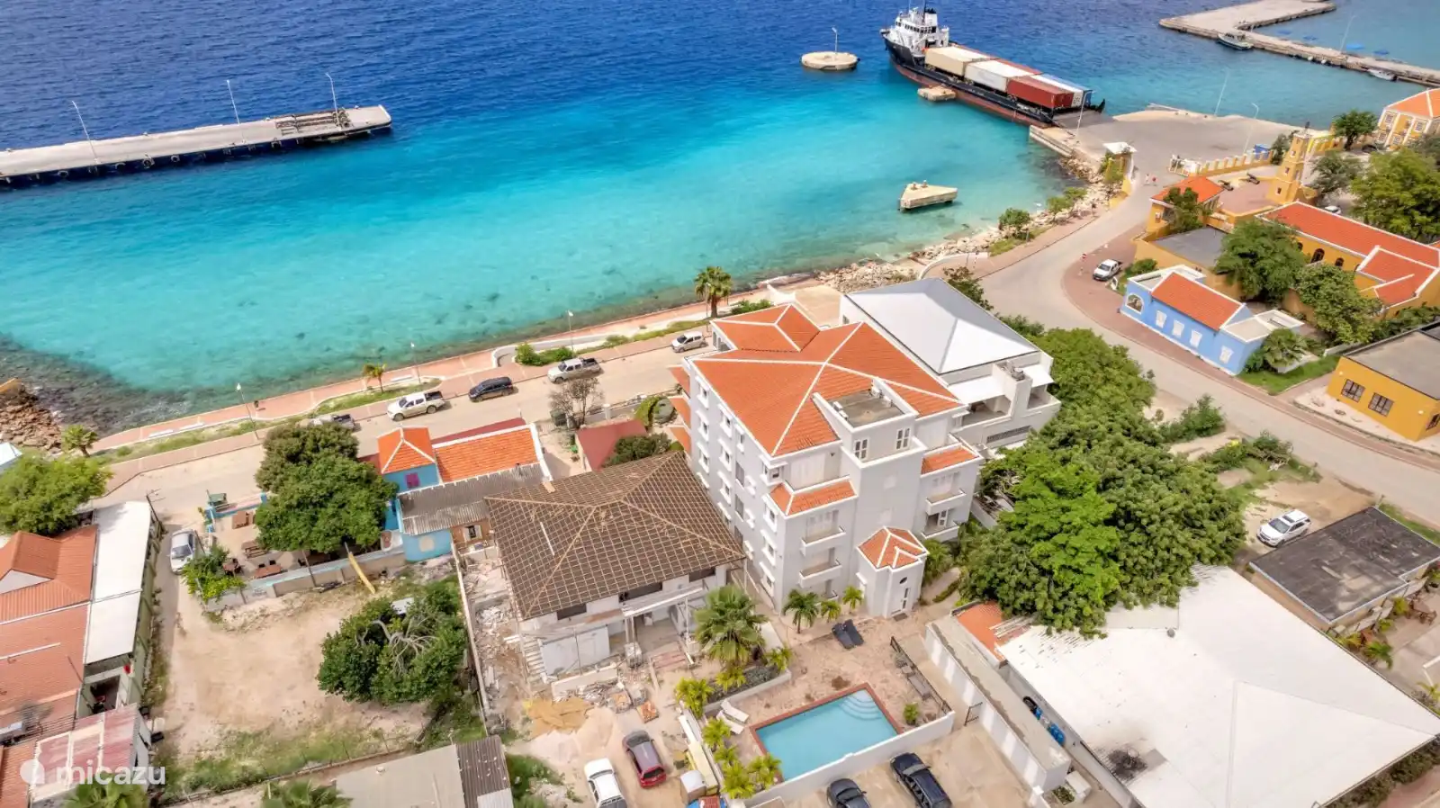 Het appartement heeft een direct uitzicht op zee.