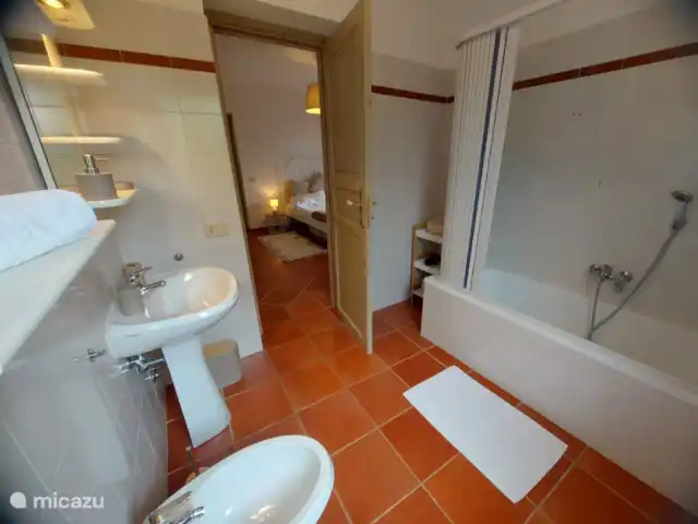 Casa Glicine | Italie, Le Latium, Castelnuovo di Farfa - maison de vacances Salle de bain 1 à l’étage