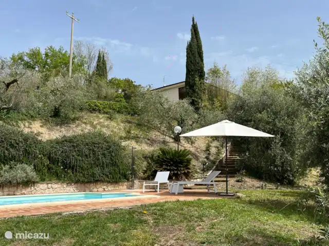 Casa Glicine | Italie, Le Latium, Castelnuovo di Farfa - maison de vacances Vue sur la piscine et la maison