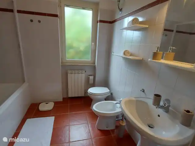 Casa Glicine | Italie, Le Latium, Castelnuovo di Farfa - maison de vacances Salle de bain 1 à l’étage