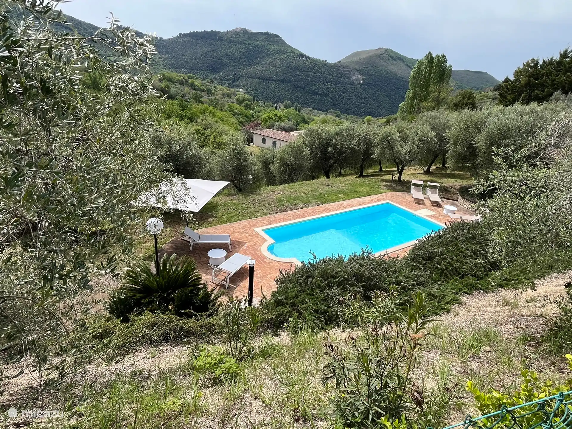 View of the beautiful swimming pool and the hills of Fara in Sabina