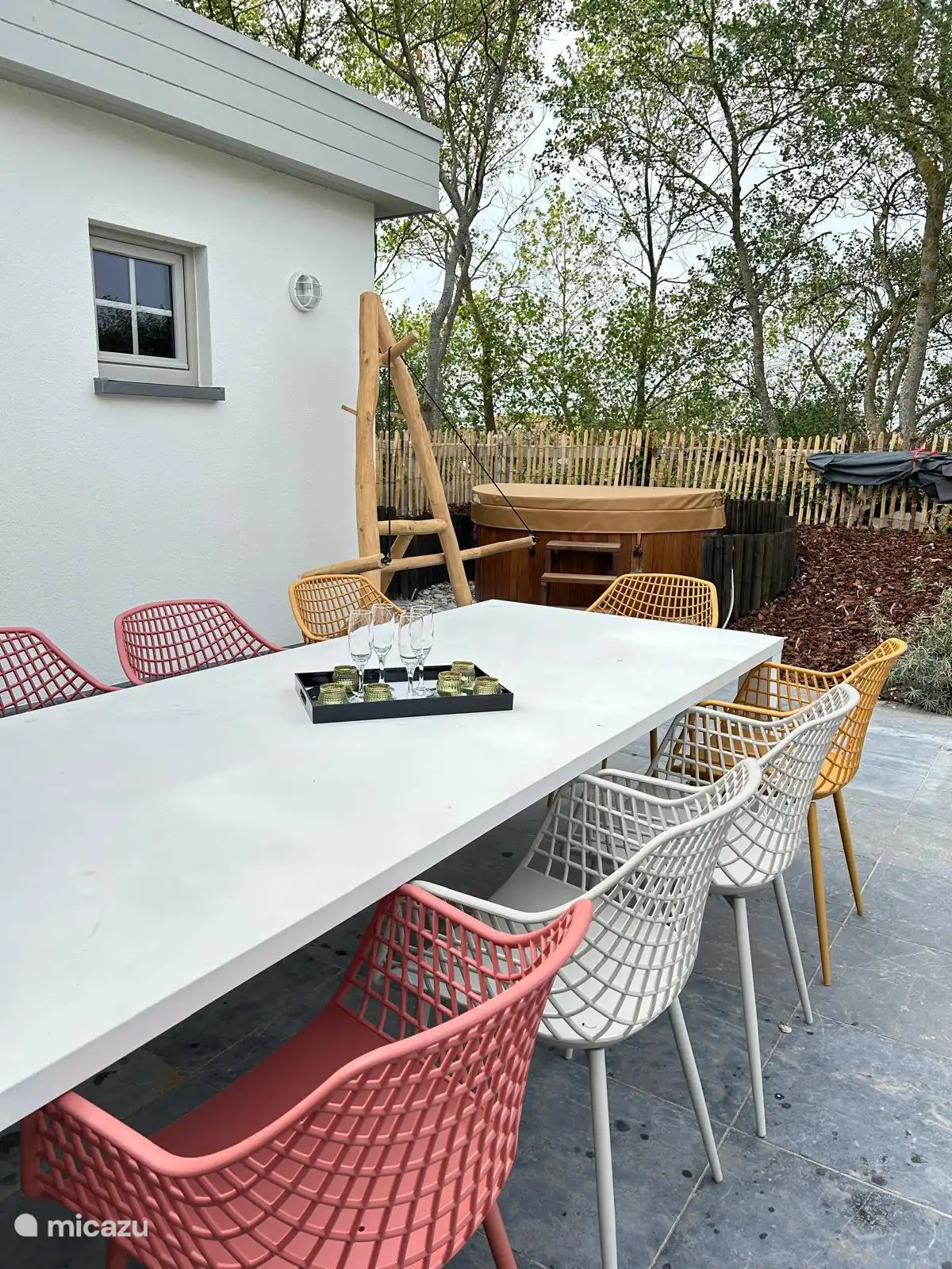 Terras met zicht op jacuzzi