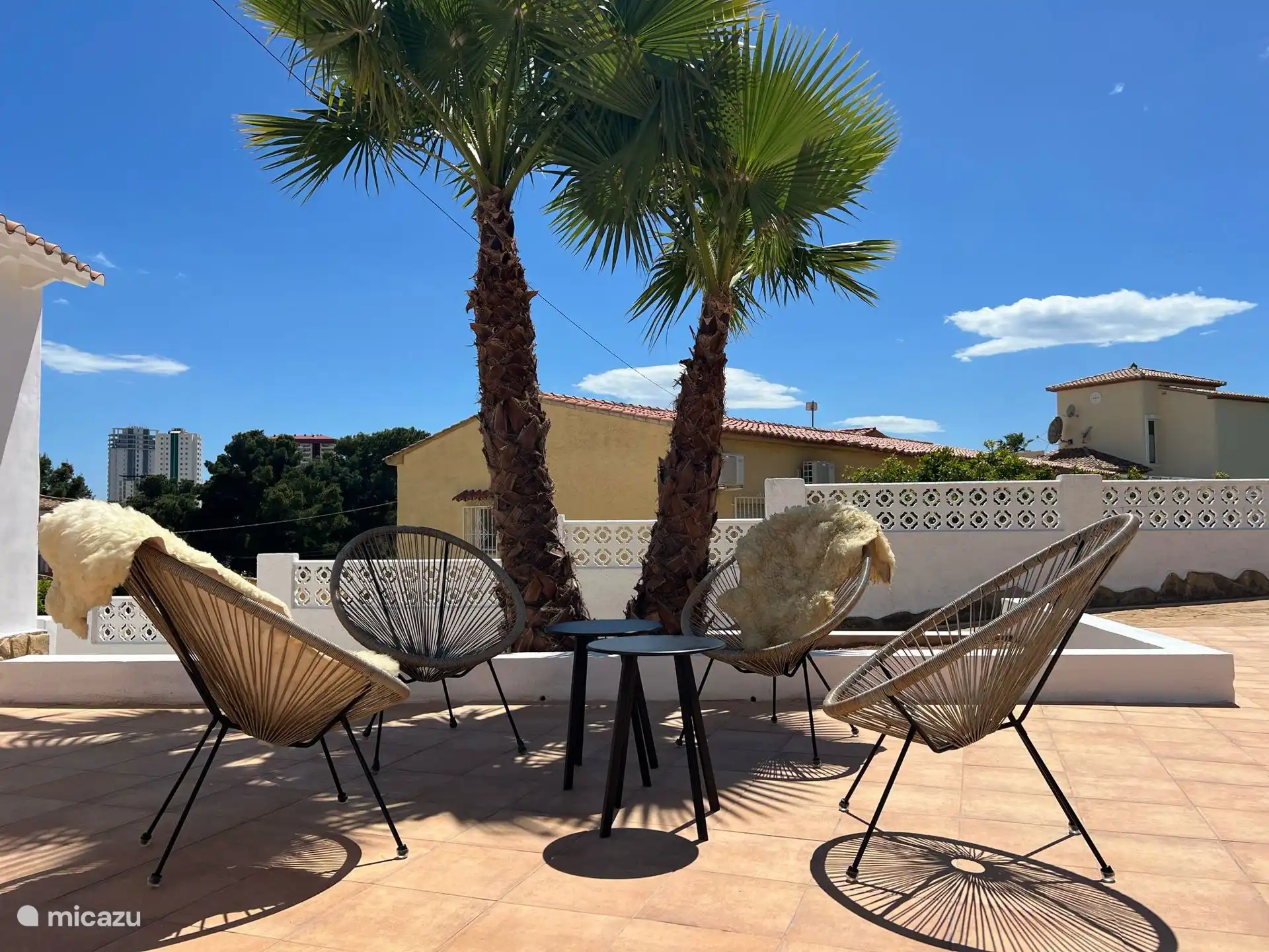 Terrasse au bord de la piscine