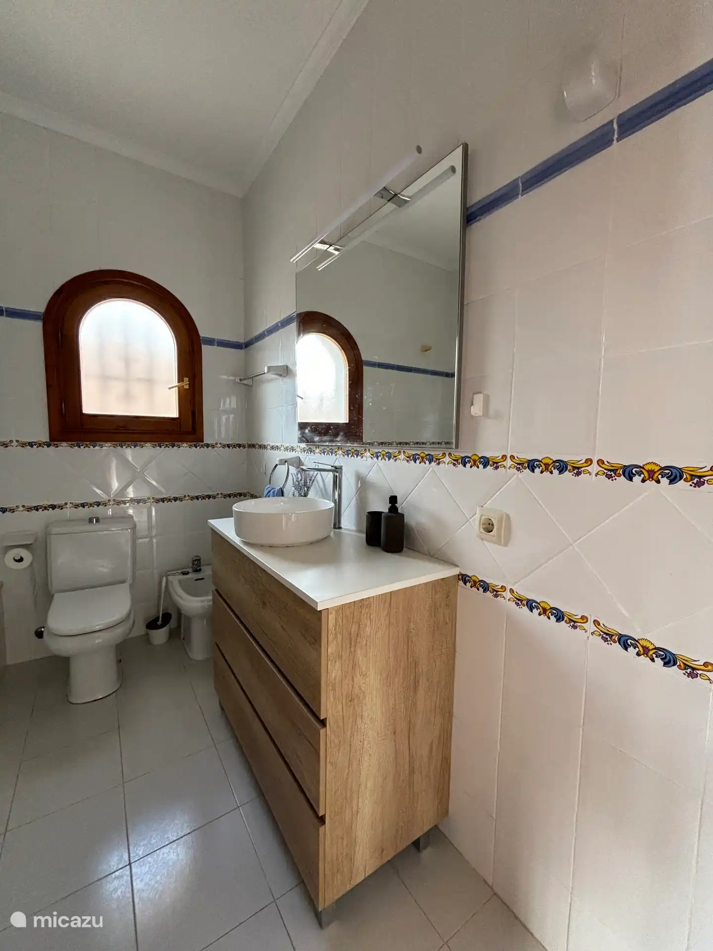 Salle de bain avec bidet 