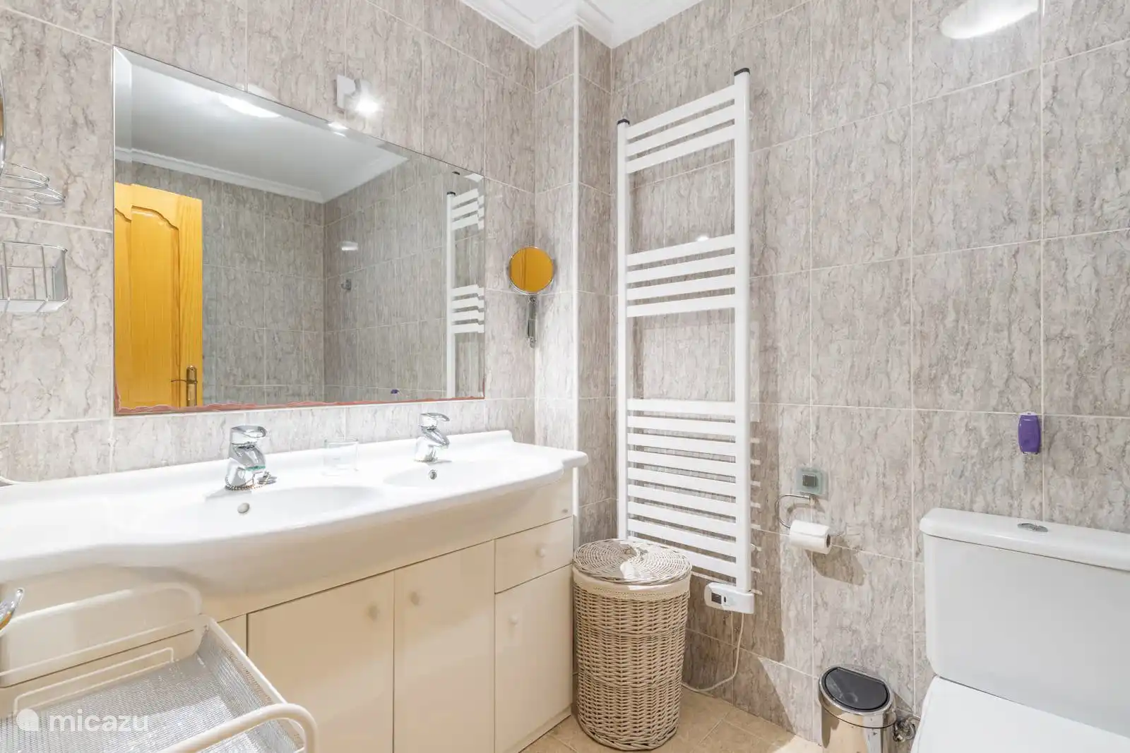 Baño completo con bañera 