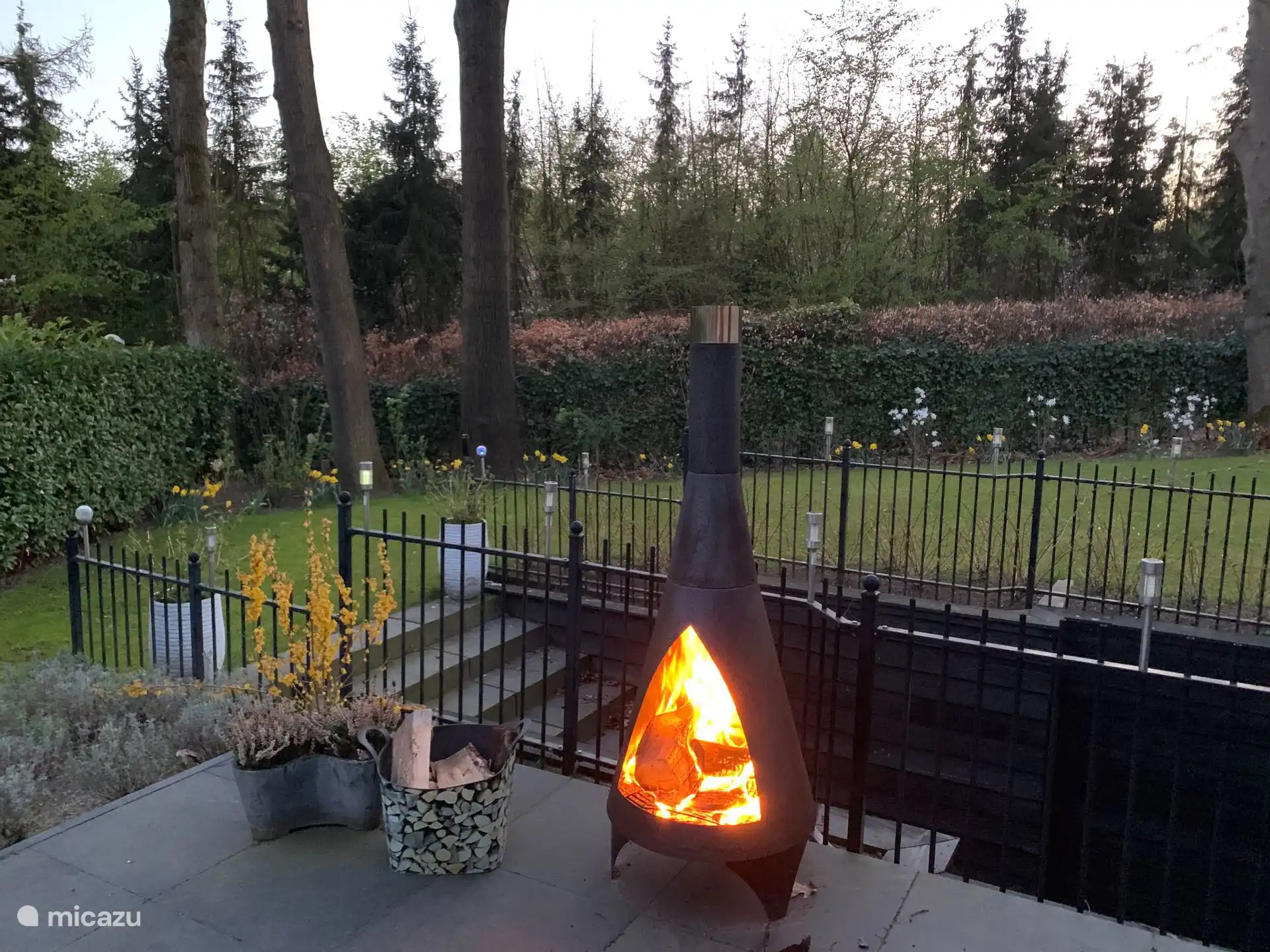 Kohlenbecken auf der Terrasse