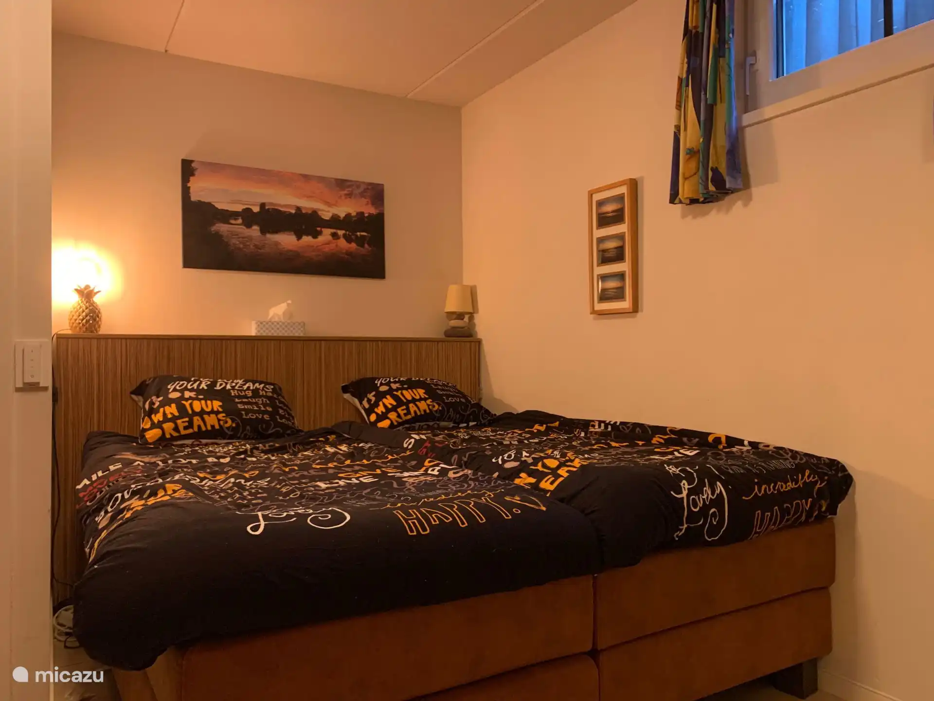 Orange Zimmer (Schlafzimmer)