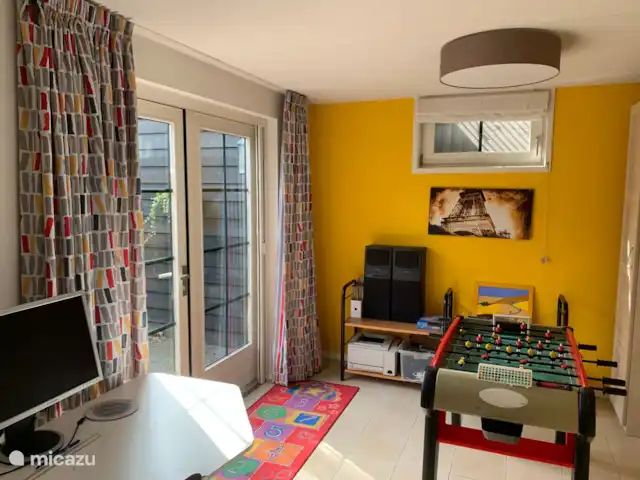 La Casa del Bosque en Países Bajos, Güeldres, Ede - casa vacacional Habitación amarilla (dormitorio/trabajo/sala de juegos)