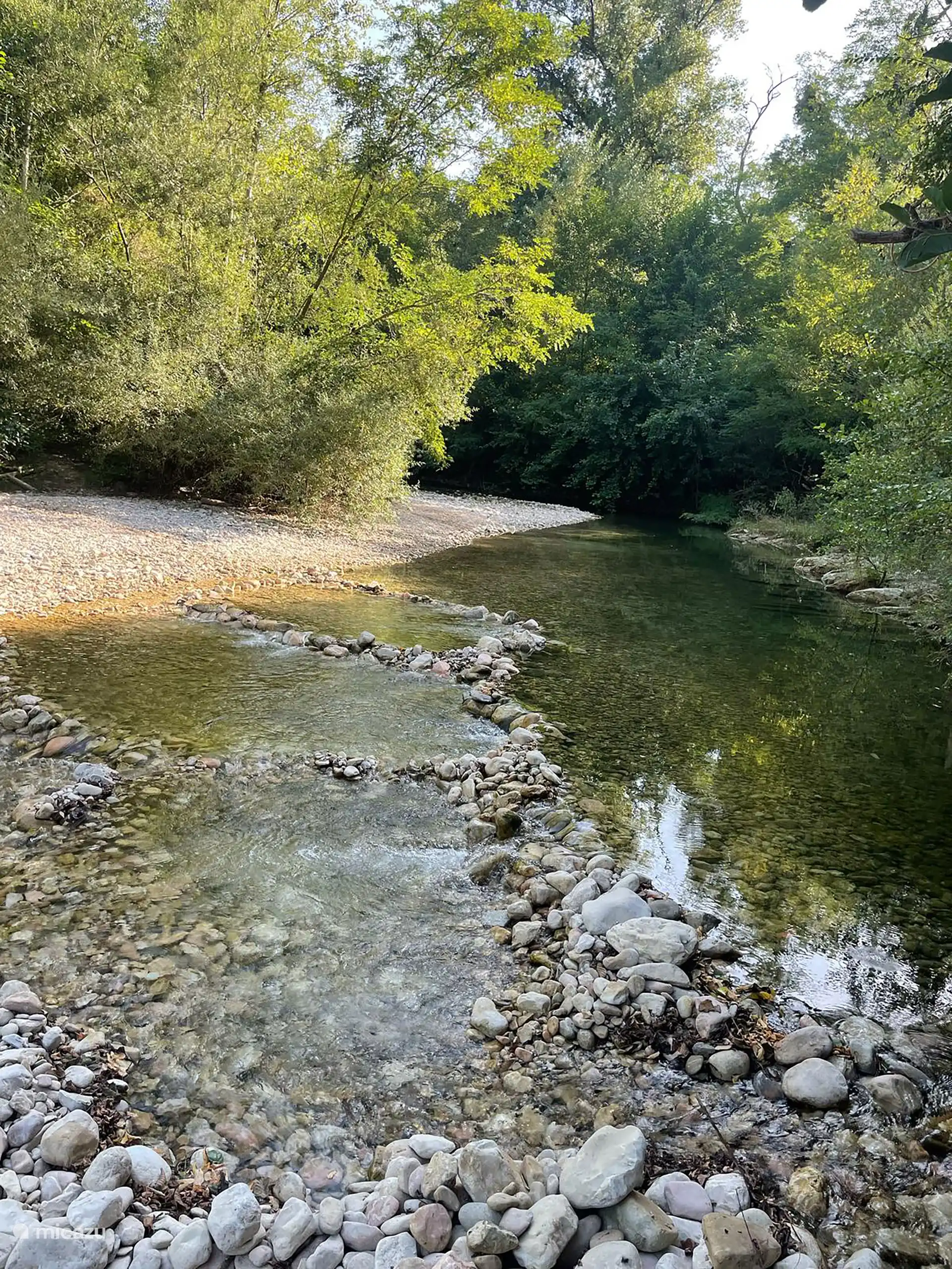 Fiume Bossi qui est adjacent à notre domaine. Idéal pour nager et faire des excursions en cours d’eau. Bien sûr, aussi pour se détendre.