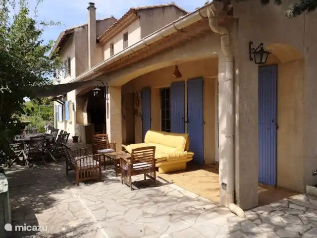 Descanso vacacional en Francia, Gard, Salazac  - casa vacacional Frente de la casa con terraza sur