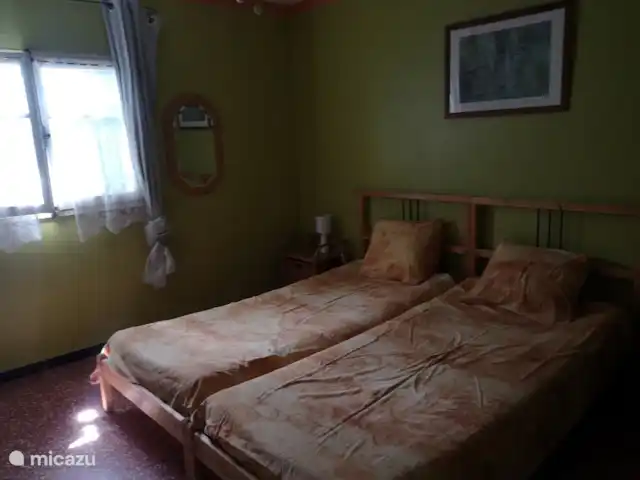 Descanso vacacional en Francia, Gard, Salazac  - casa vacacional Dormitorio 2 con 2 camas individuales que también sirve como cama doble.