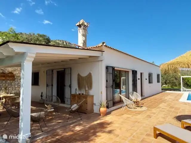 Finca La Sensa   | Espagne, Costa del Sol, Comares - maison de vacances Terrasse couverte avec table à manger pour 8 personnes et barbecue à gaz
