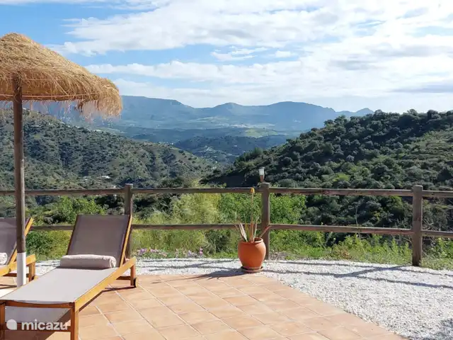 Finca La Sensa   | Espagne, Costa del Sol, Comares - maison de vacances Vue sur Periana, l’un des plus beaux villages blancs d’Andalousie.