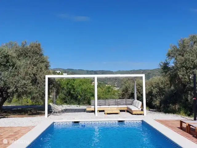 Finca La Sensa   | Espagne, Costa del Sol, Comares - maison de vacances Endroit calme à l’ombre avec vue sur la piscine.