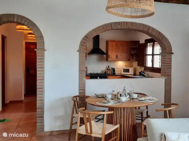 Finca La Sensa   | Espagne, Costa del Sol, Comares - maison de vacances Salle à manger avec cuisine (partiellement) ouverte.