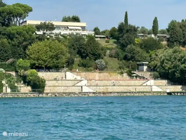 Appartement Gardazzuro | Italie, Lacs italiens , Padenghe Sul Garda - appartement vue du complexe depuis le lac de Garde / l’eau