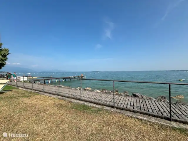 Appartement Gardazzuro | Italie, Lacs italiens , Padenghe Sul Garda - appartement Garmeer avec jetée (privée) en face du lac de Garde, idéal pour nager et souper