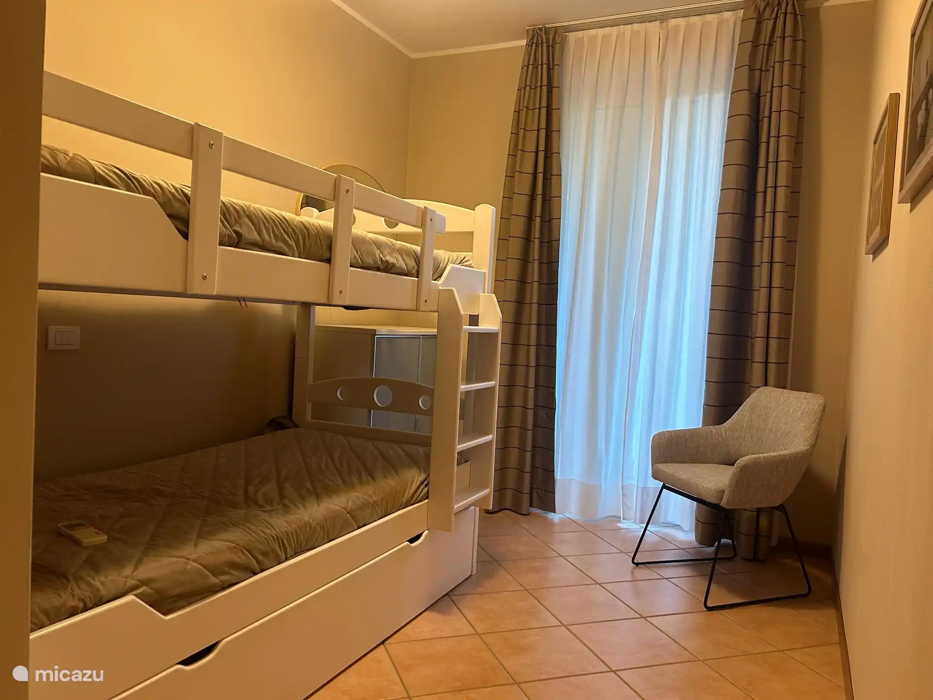 Dormitorio 2 con literas para 3 personas