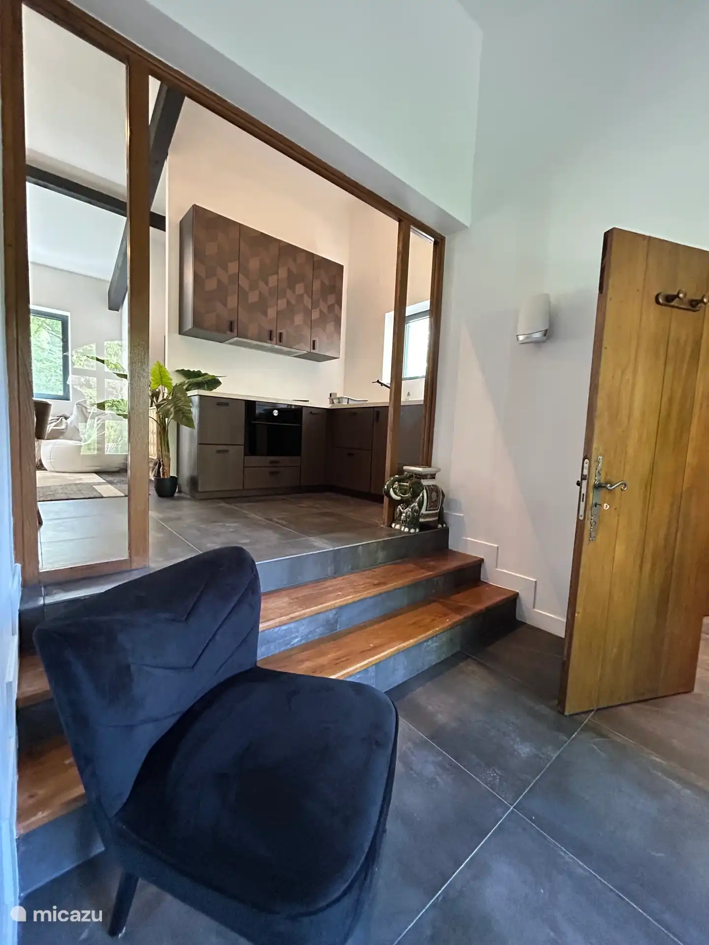 Bright Pool House with Kitchen