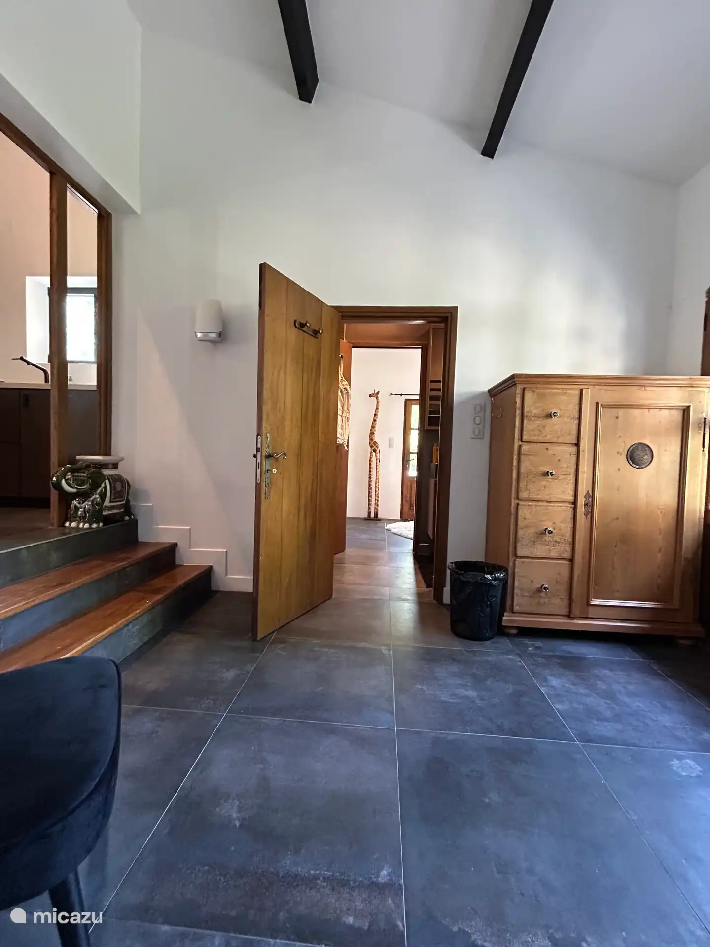 Lots of light and high ceilings give a spacious experience