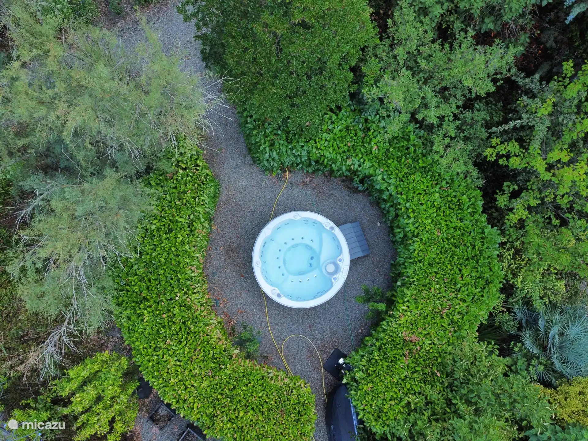 Jacuzzi completely private.