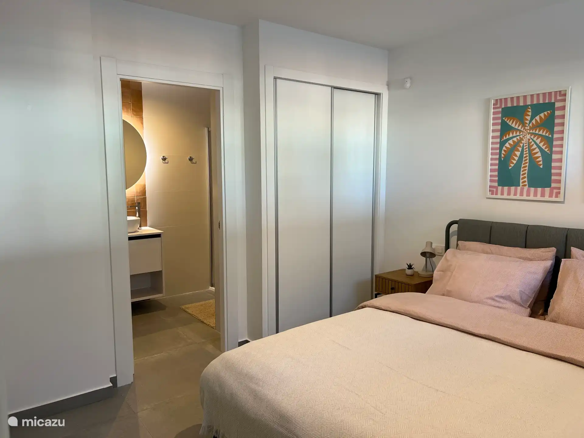 Chambre 1 avec salle de bain attenante