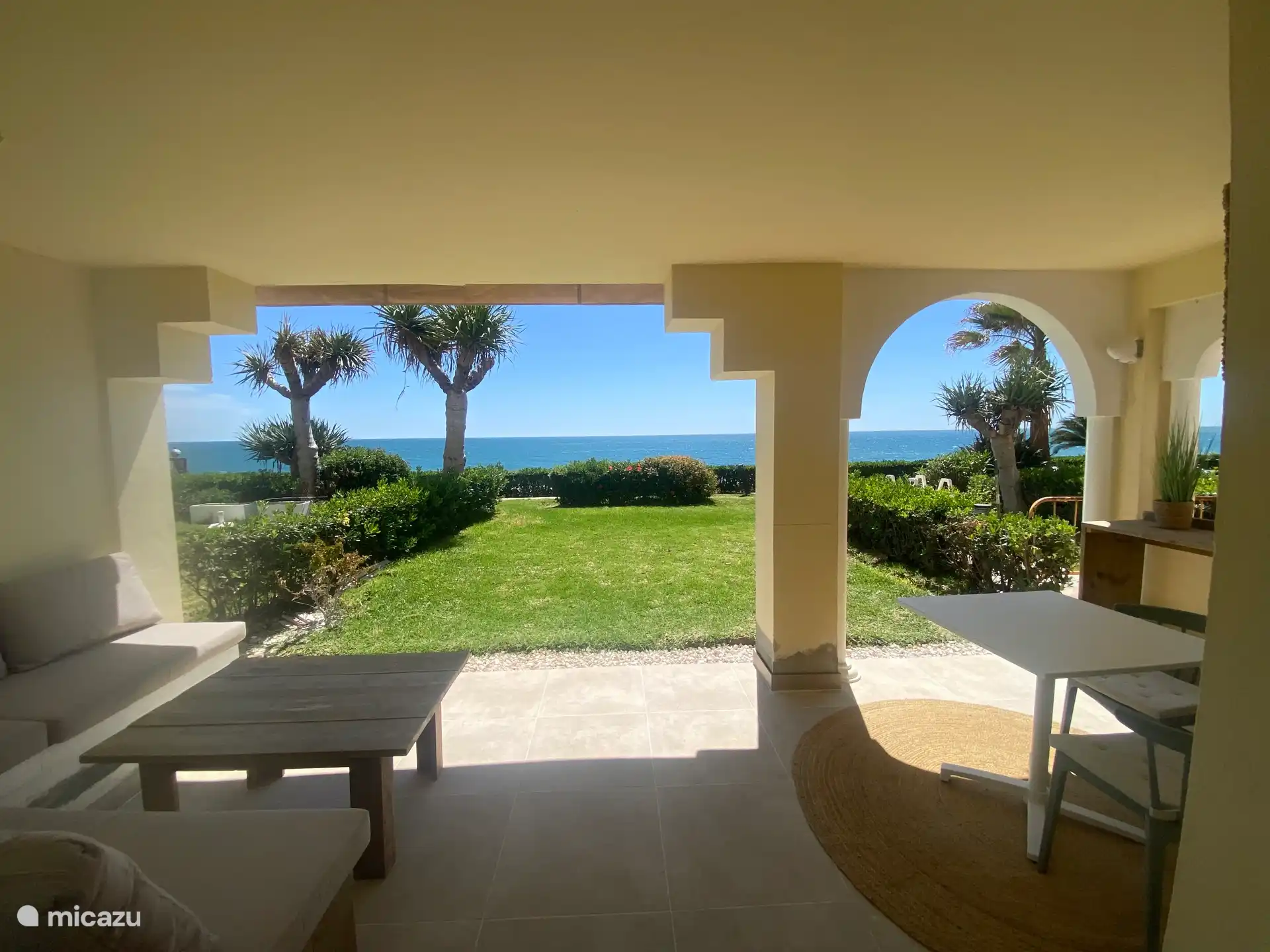 First line beach Estepona in Spain, Costa del Sol, Estepona - Apartment