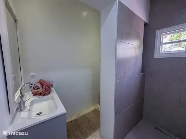 Séjour à Dushi | Curaçao, Curaçao-Centre, Willemstad - appartement Salle de Bains