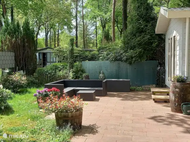 Sereno en Países Bajos, Güeldres, Hoenderloo - chalet Sofá lounge en un amplio jardín